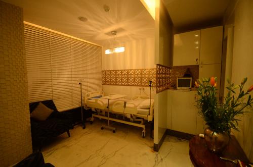 Plastic-Surgeon-8